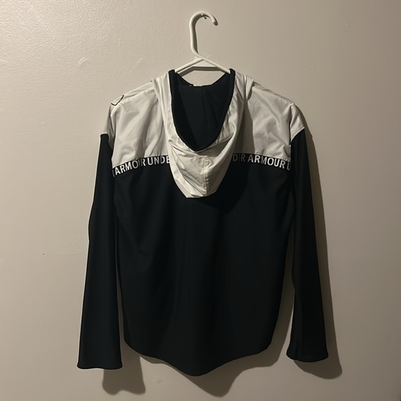 Youth Under Armour Black and White Spring/Fall Jacket - Picture 2 of 3